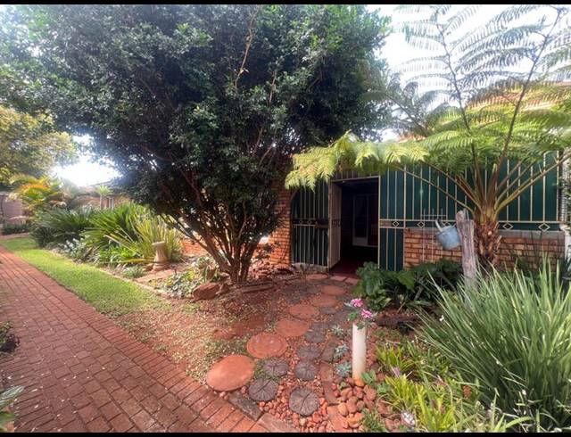 2 BEDROOM TOWNHOUSE FOR SALE IN CLARINA